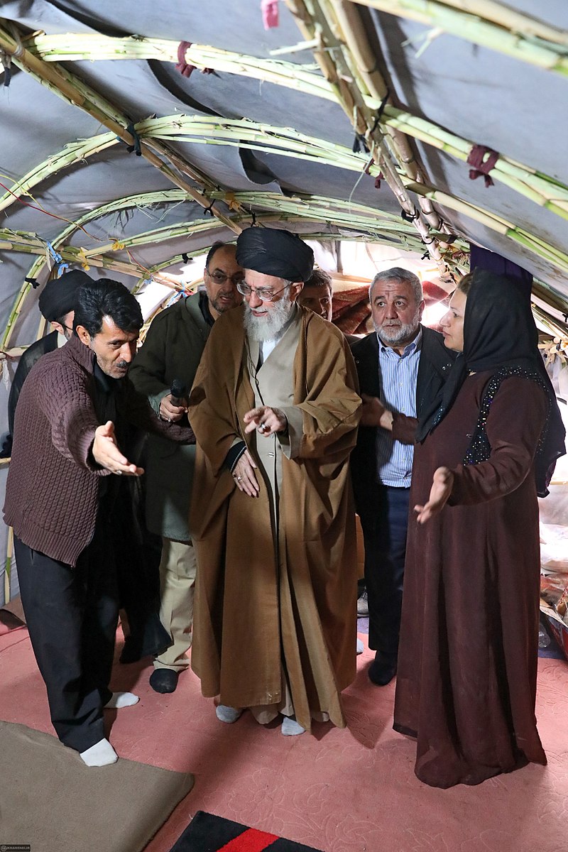 حضور رهبر انقلاب در چادر زلزله زدگان کرمانشاه