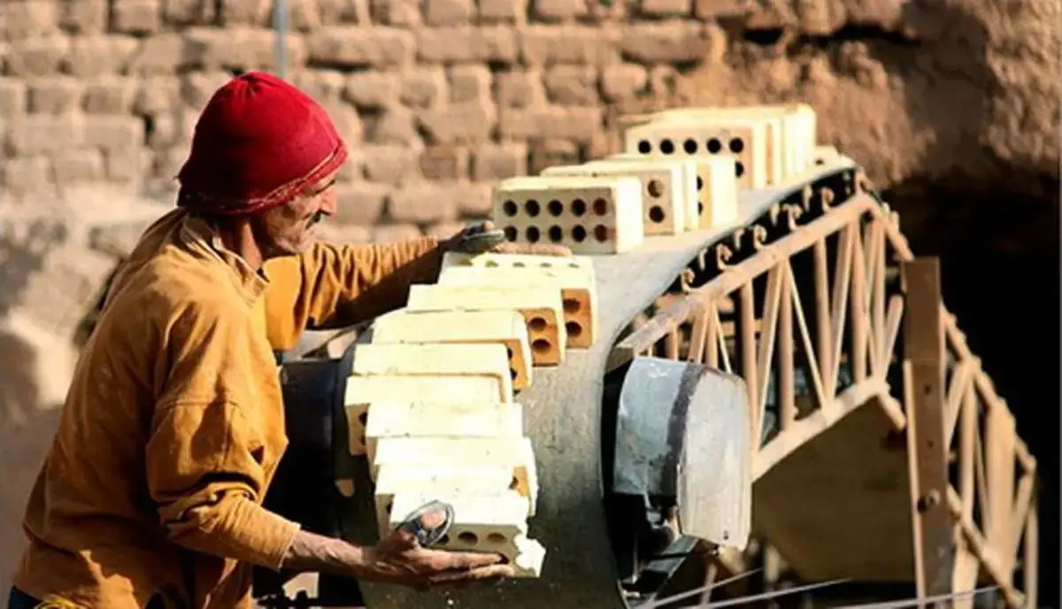 مرگ کارگر آجرپزی بر اثر برخورد با چرخ دنده‌ها