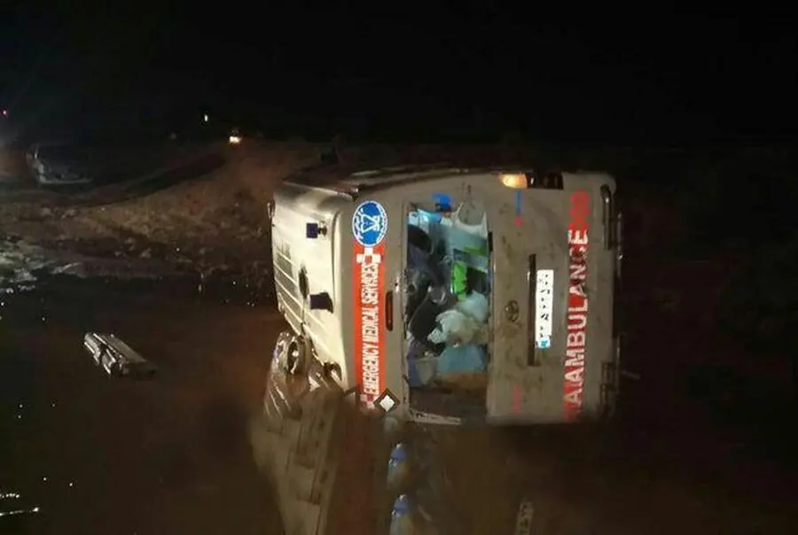 مصدومیت دو کادر درمان در جاده ایلام به مهران