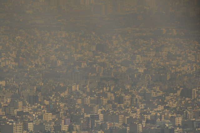 آلودگی هوا سالانه ۱۴میلیون به هر خانواده ایرانی خسارت وارد می کند