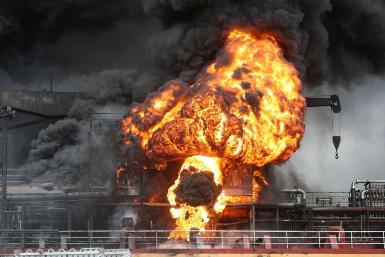 تصاویر انفجار در نفتکش های کره جنوبی