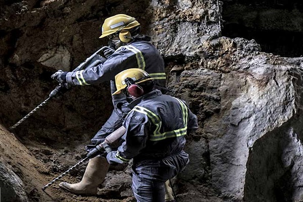 ریزش معدن زغال سنگ پابدانا/ ۴ معدنچی در دو حادثه مصدوم شدند