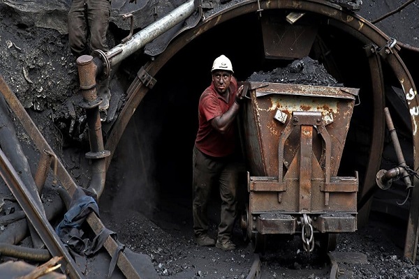 تکرار حوادث معادن زغال سنگ طبس/ کشته و زخمی شدن دو معدنچی