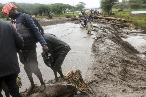سیلاب در کنیا بیش از ۱۰۰ قربانی گرفت