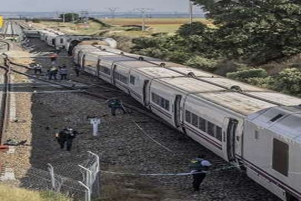 برخورد مرگبار قطار سریع‌السیر با خودرو در اسپانیا