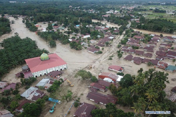 سیلاب‌های اخیر اندونزی ۹۳ کشته و مفقود بر جای گذاشت