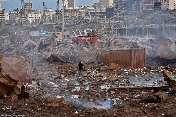 مرگ ۱۰۰ نفر و زخمی شدن بیش از ۴۰۰۰ نفر بر اثر انفجار ۲۷۵۰ تن نیترات آمونیوم در بیروت