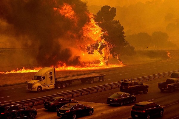 وقوع آتش‌سوزی مهیب جنگلی در کالیفرنیا
