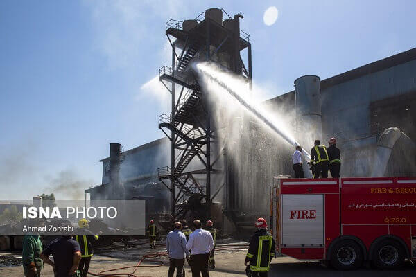 آتش سوزی کارخانه فولاد در شهرک شکوهیه قم