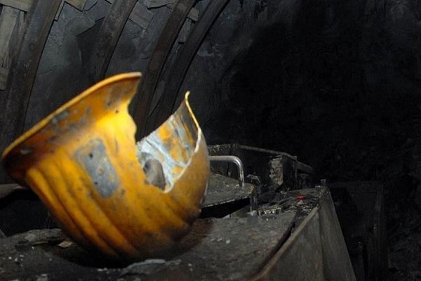 عملیات نجات دو کارگر محبوس در حادثه ریزش معدن طزره دامغان