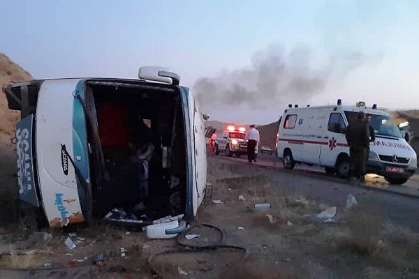 دو کشته و ۲۵ مصدوم در واژگونی اتوبوس مسافربری در آزادراه کرج-قزوین