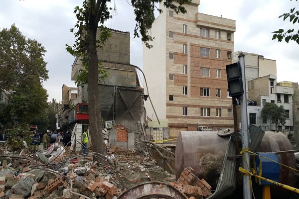 مدفون شدن چند تن در پی ریزش ساختمان در تهران با وجود اخطار قبلی