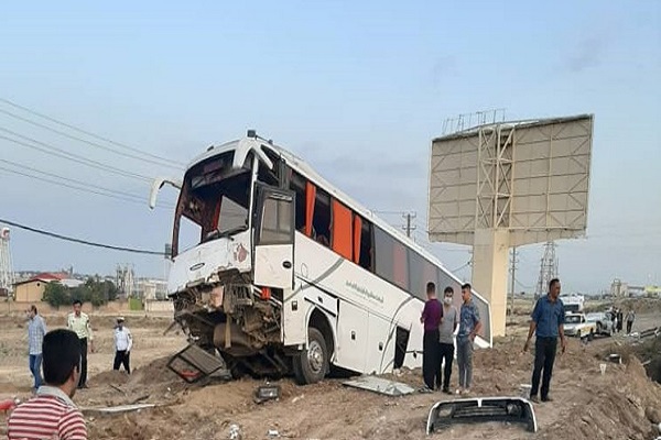 آسیب دیدگی ۲۰ تن در حادثه واژگونی اتوبوس مسافربری ایلام-مشهد