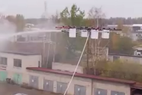 🎥 هواپیمای بدون سرنشین با قابلیت خاموش کردن آتش برای کمک به آتش نشانان
