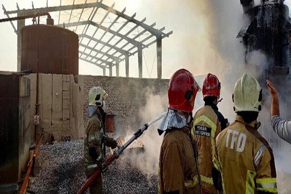 آتش سوزی در یک کارگاه تولید مواد نفتی و پارافین یک مصدوم بر جای گذاشت