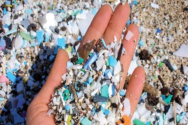 در طول زندگی چه میزان پلاستیک می‌بلعیم؟