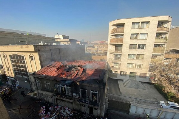 جزییات حریق امروز در لاله‌زار/ نجات ۶ نفر از میان آتش