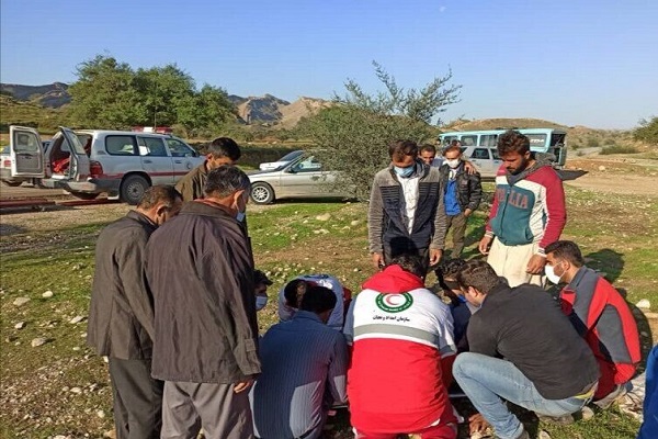 تصادف زنجیره ای مینی‌بوس‌های حامل کارگران در خوزستان ۳۰ زخمی بر جا گذاشت