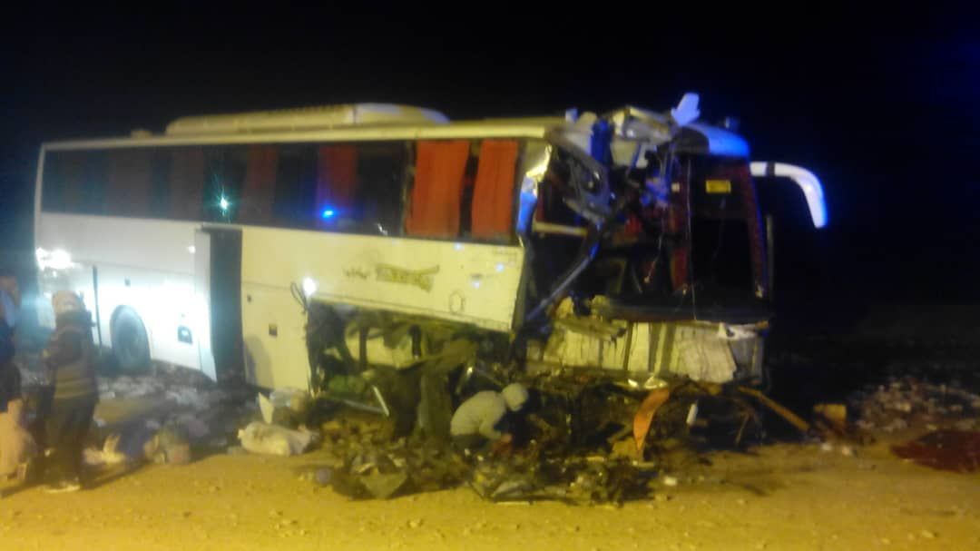 تصادف اتوبوس و تریلی در محور دامغان-سمنان یک فوتی و ۲۲ مصدوم داشت