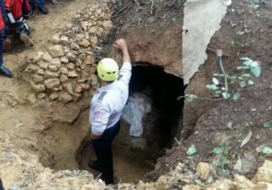 ریزش خاک بر سر سه کارگر آب و فاضلاب شهری در سنندج/ یک کارگر جان باخت