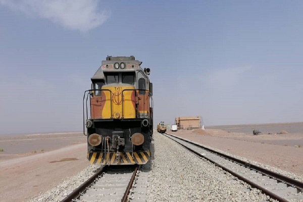قطار مسافربری یزد – تهران به‌دلیل نقص فنی در بادرود نطنز متوقف شد