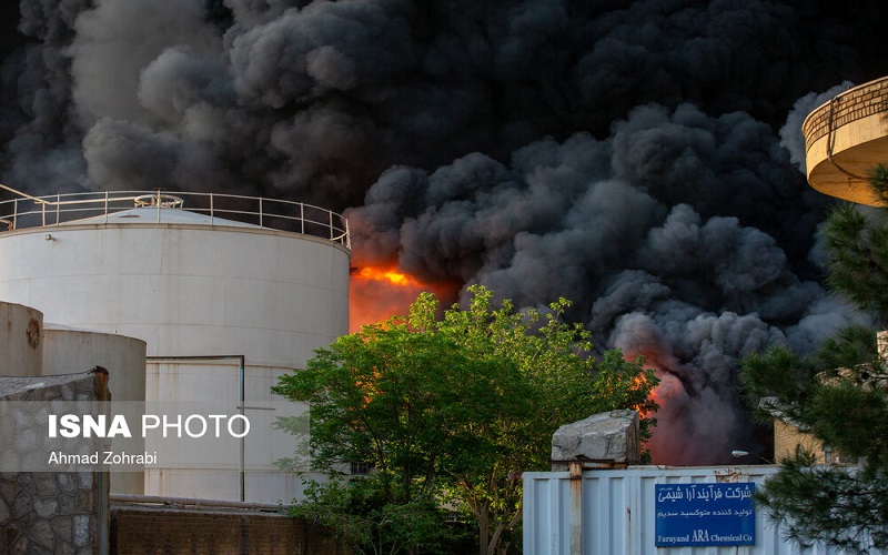 گزارش تصویری آتش سوزی و انفجار در کارخانه شیمیایی – شهرک شکوهیه قم
