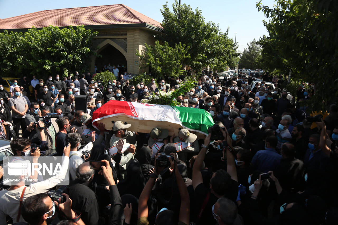 گزارش تصویری خاک‌سپاری پیکر خبرنگاران جان‌باخته ایرنا و ایسنا