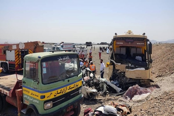 ۵ کشته و ۸ مصدوم بر اثر تصادف اتوبوس و سواری لیفان در جاده نطنز به کاشان