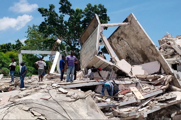 سرعت پایین امدادرسانی به زلزله زدگان هائیتی/ وضعیت بهداشت بحرانی است