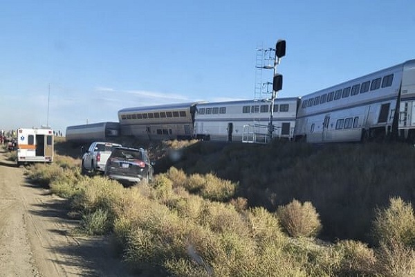 خروج قطار مسافربری از ریل در آمریکا ۳ کشته بر جای گذاشت