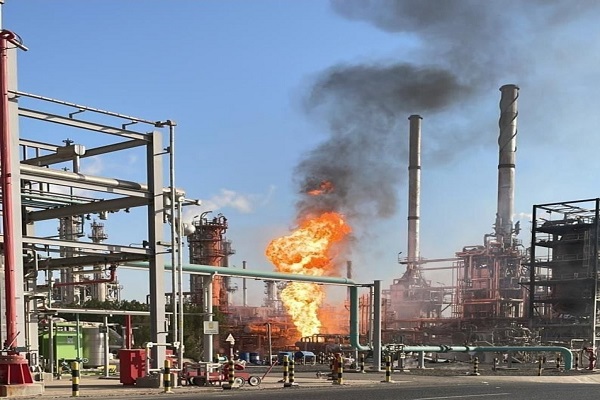 مصدومیت تعدادی از کارکنان در آتش‌سوزی پالایشگاه نفتِ کویت