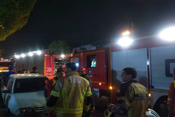 مصدومیت سه کارگر در حادثه آتش‌سوزی یک کارگاه کیف و کفش