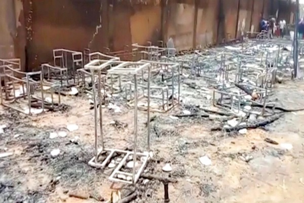 آتش سوزی در مدرسه‌ای در نیجر جان ۲۵ دانش‌آموز را گرفت