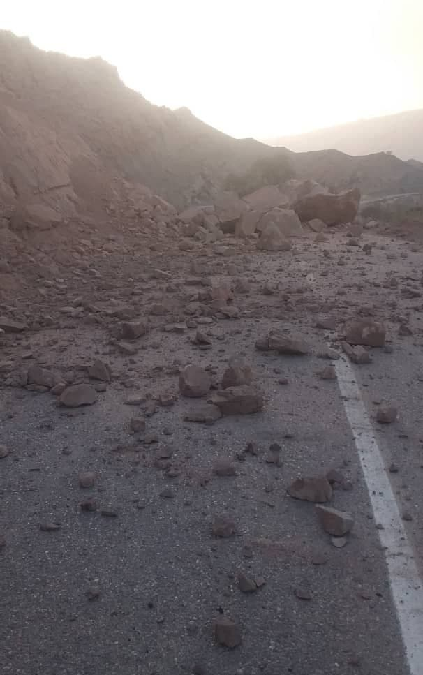 انسداد جاده روستایی بوندر خورگو در زلزله هرمزگان