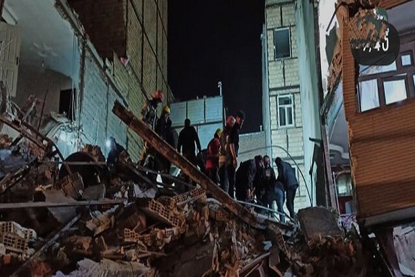 ریزش ساختمان در تبریز ۵ فوتی و ۱۵ مصدوم بر جای گذاشت