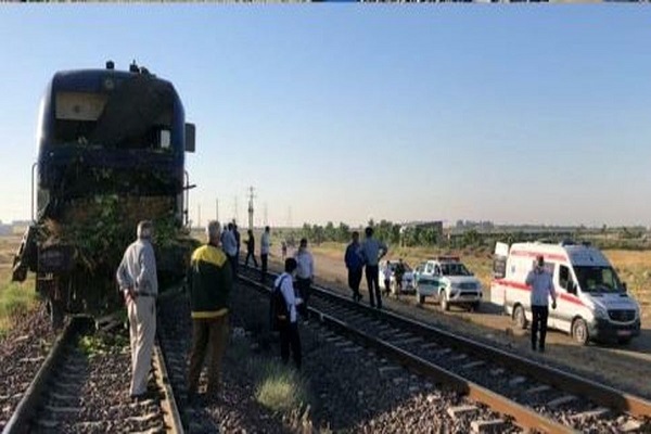 جزئیات برخورد قطار با یک دستگاه خودرو در ورامین با شش مصدوم و یک کشته