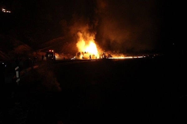 آتش سوزی تانکر حامل سوخت در اطراف سنندج ۲ کشته و ۶ زخمی برجا گذاشت