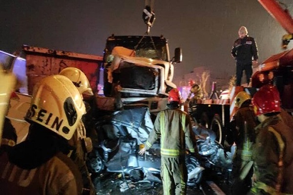 تصادف ١۴ خودرو در بزرگراه شیخ فضل الله