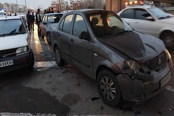 تصادف زنجیره‌ای ۳۶ خودرو در تهران ۹ مصدوم داشت