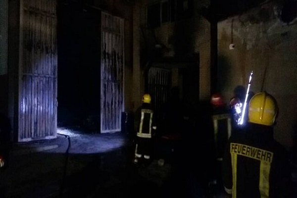 وقوع آتش سوزی گسترده در کارخانه کفش قم/حریق با تلاش آتش نشانان اطفا شد