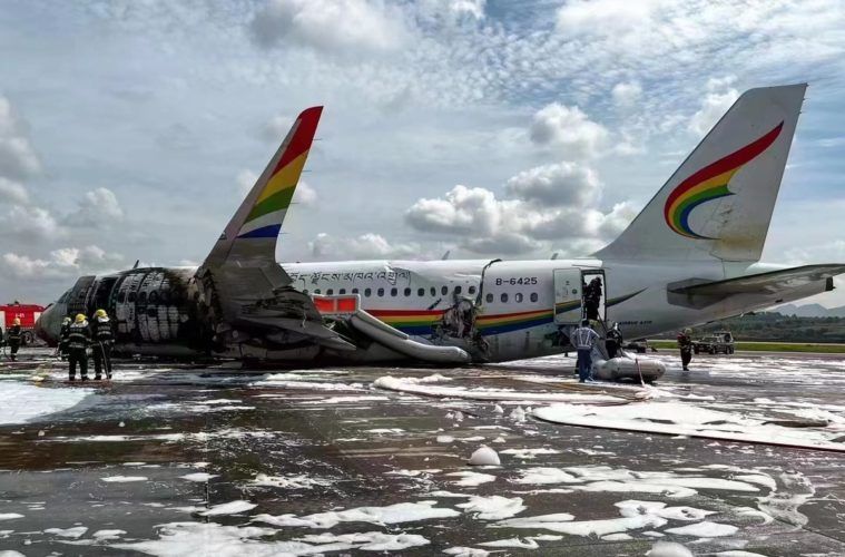 خروج هواپیمای مسافربری از باند در چین