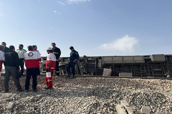 خروج قطار طبس – یزد از ریل/۲۱ فوتی و ۸۶ نفر مصدوم
