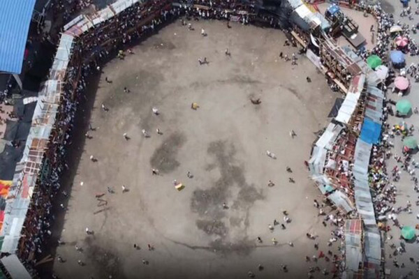 ریزش جایگاه تماشاگران در استادیوم گاوبازی در کلمبیا