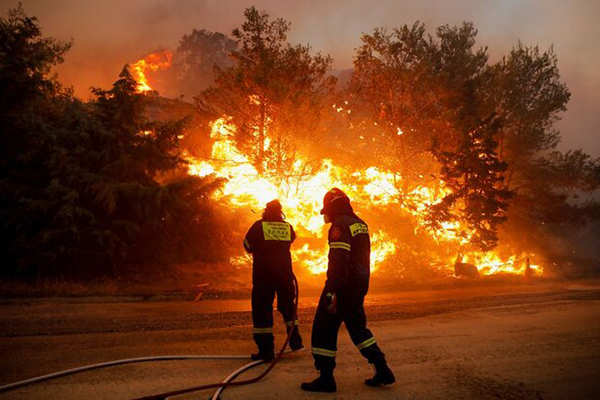 آتش سوزی جنگلی در نزدیکی آتن