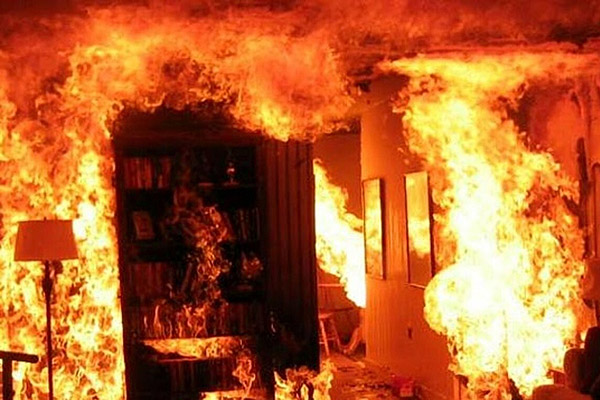 📽 ویدئو / پنکه‌ای که یک خانه را به آتش کشید