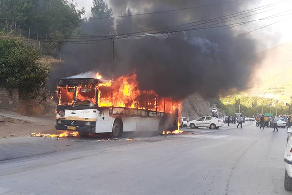 تصادف منجر به آتش‌سوزی اتوبوس با پژو ۴۰۵ در محور «دهدشت – بهبهان» با ۳ کشته
