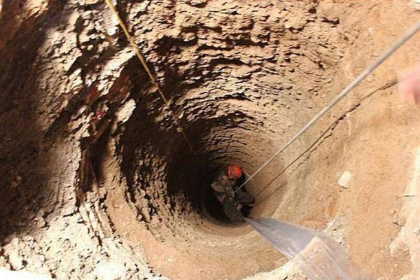 مرگ کارگر در عمق ۲۰ متری چاه
