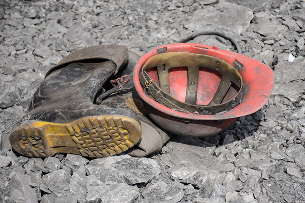 یک کارگر معدن با سقوط در دستگاه نوار نقاله جان سپرد