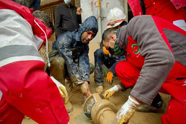 آب گرفتگی‌ برخی مناطق غربی و جنوبی پایتخت/امداد رسانی به هموطنان گرفتار در شمیرانات و پاکدشت