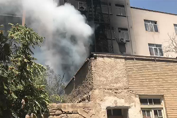 آتش‌سوزی انبار کالا در محدوده خیابان جمهوری